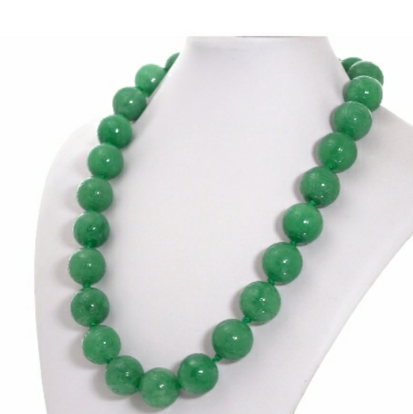 Jewelry - BURMESE JADE ROUND NECKLACE